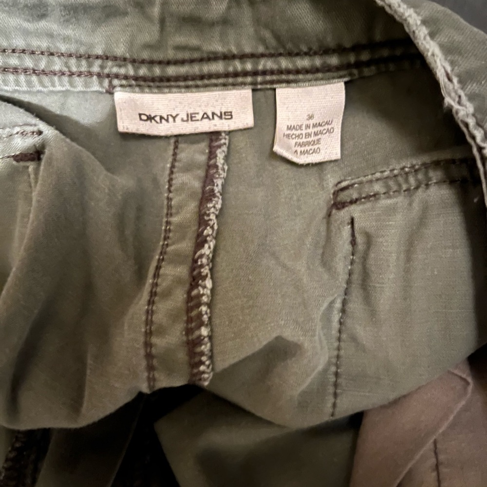 Men’s dkny olive cargo shorts size 36